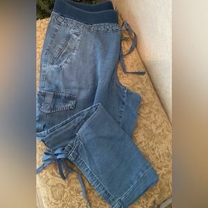 Khaki & Company Classic Pull On Cargo Capri Size Medium NWT